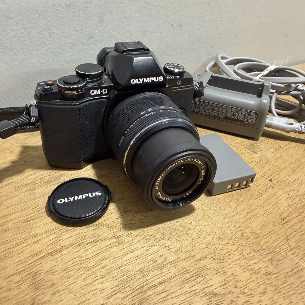 Olympus OM-D E-M10 16MP Mirrorless Camera 14-42mm f/3.5-5.6 Black EM10 Tested